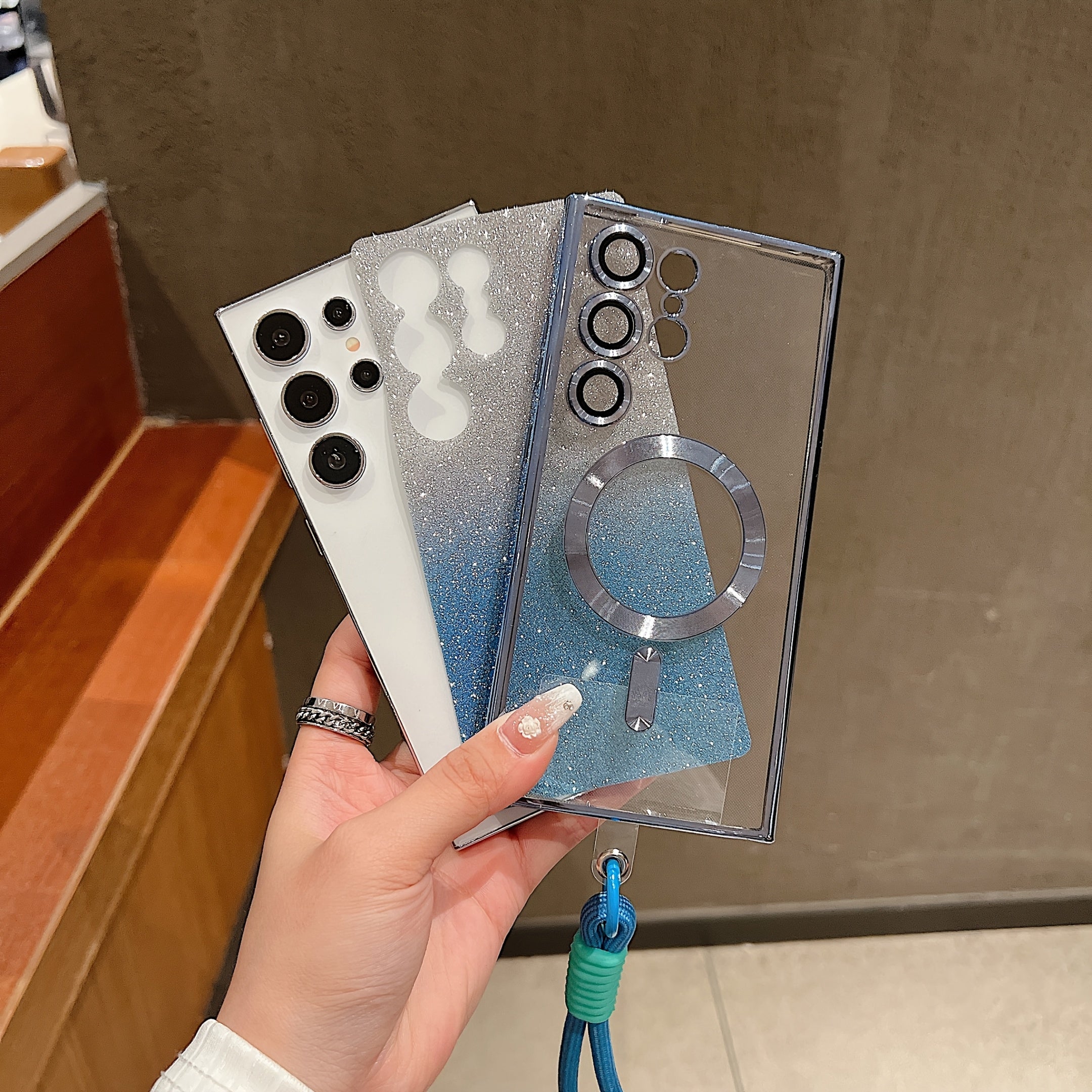 GlimmerStrap – Sparkling Magnetic Hand Strap Case