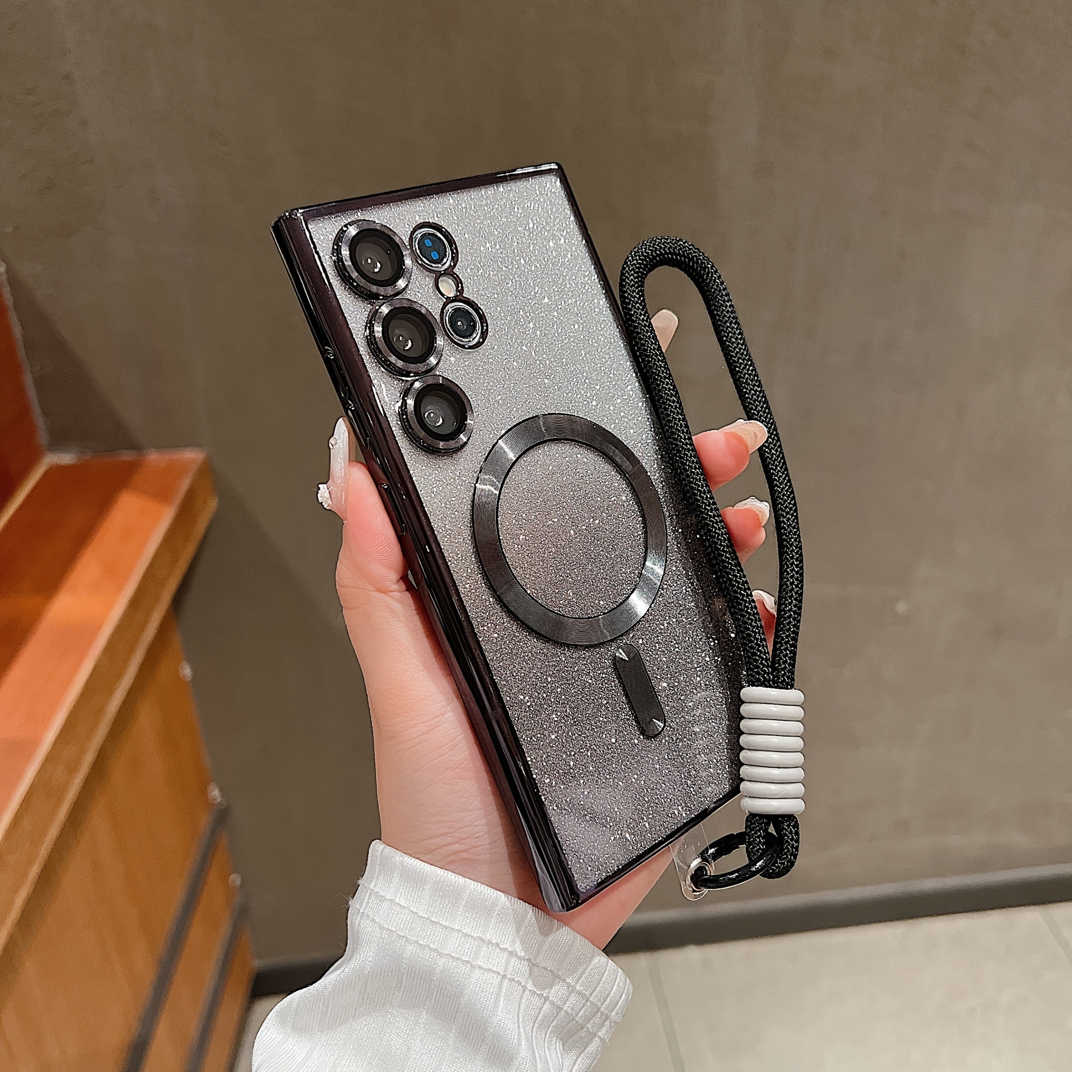 GlimmerStrap – Sparkling Magnetic Hand Strap Case