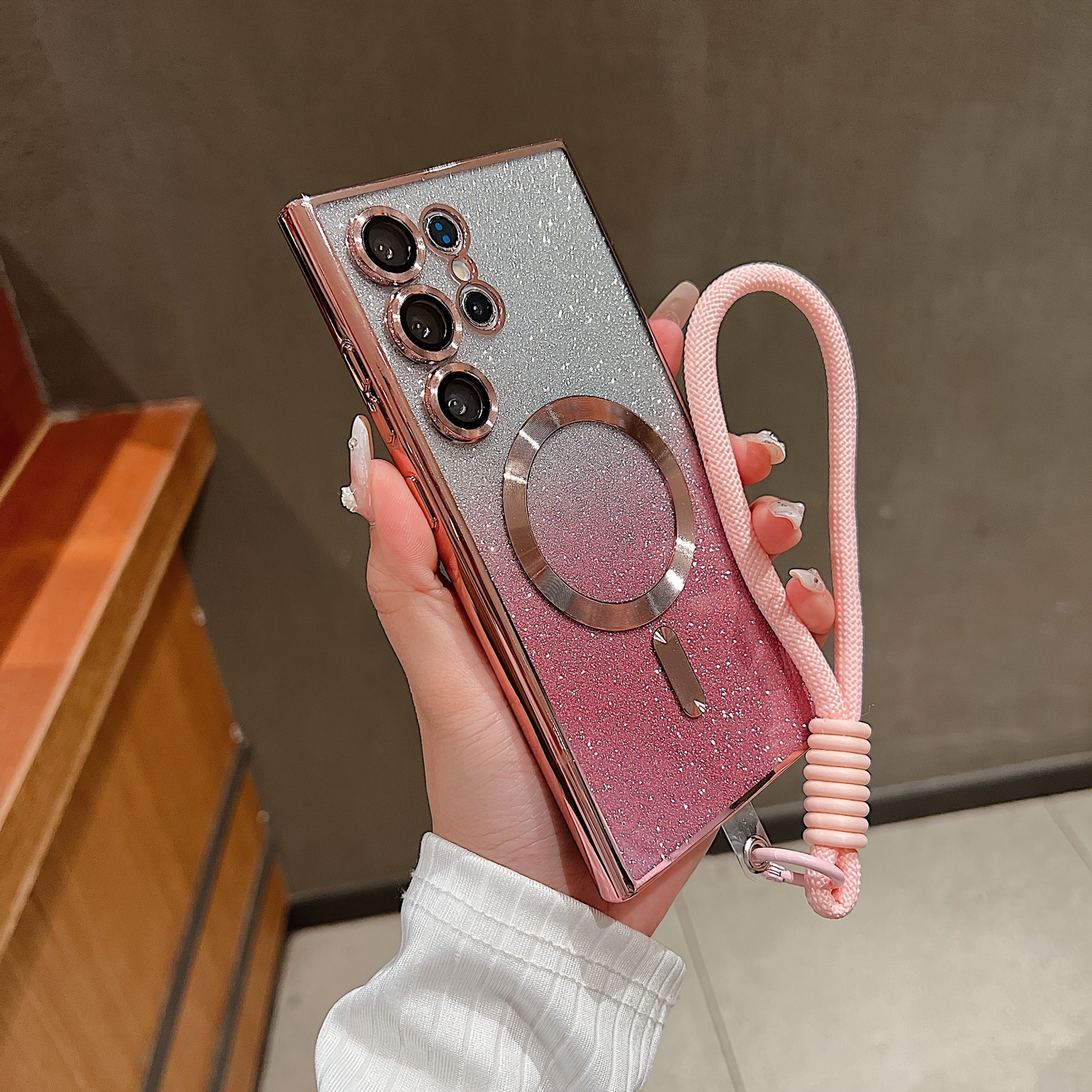 GlimmerStrap – Sparkling Magnetic Hand Strap Case