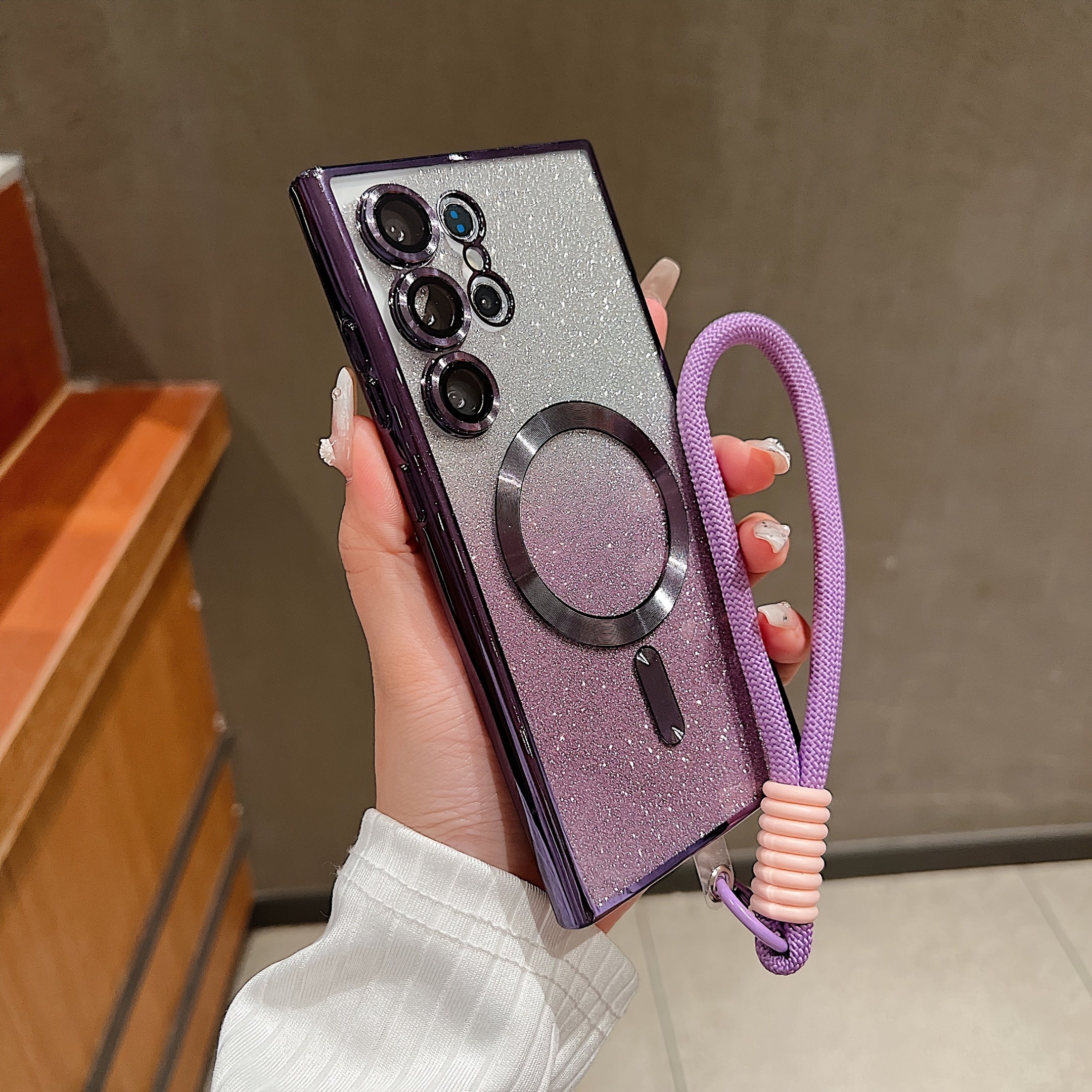 GlimmerStrap – Sparkling Magnetic Hand Strap Case